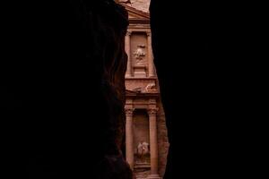 Schönheit von Felsen und uralt die Architektur im Petra, Jordanien. uralt Tempel im Petra, Jordanien. foto