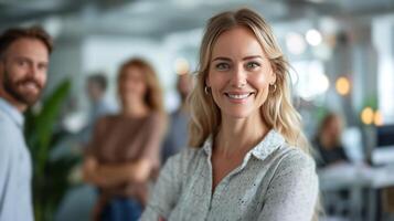 ai generiert beschreibend ein Büro Umgebung mit lässig gekleidet Menschen und verschwommen Bokeh Hintergrund foto