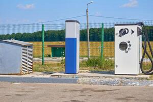 Luft Kompressor, Reifen Aufblasgerät, Vakuum Reiniger beim Gas Bahnhof foto