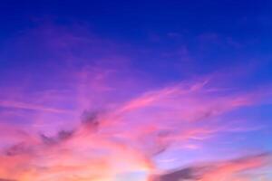 Pastell- Träume ein faszinierend Segeltuch gemalt im schön Pastell- Himmel, Enthüllung der Natur still Eleganz und Erstellen ein heiter Horizont randvoll mit Sanft Farbtöne und ätherisch Schönheit foto