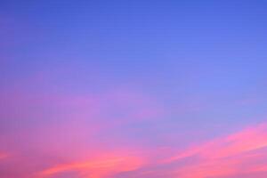 Pastell- Träume ein faszinierend Segeltuch gemalt im schön Pastell- Himmel, Enthüllung der Natur still Eleganz und Erstellen ein heiter Horizont randvoll mit Sanft Farbtöne und ätherisch Schönheit foto