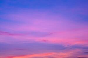 Pastell- Träume ein faszinierend Segeltuch gemalt im schön Pastell- Himmel, Enthüllung der Natur still Eleganz und Erstellen ein heiter Horizont randvoll mit Sanft Farbtöne und ätherisch Schönheit foto