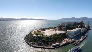 Antenne Aussicht von das Gefängnis Insel von alcatraz im san Francisco Bucht, foto