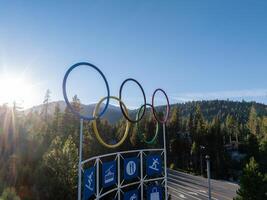 Monument Zeichen beim ein Überschneidung im olympisch Schlucht. foto