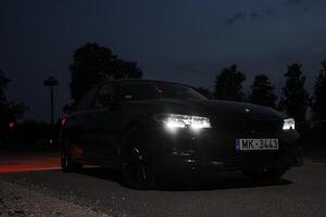 BMW 320 g20 geparkt auf das Straße von Lettland. foto