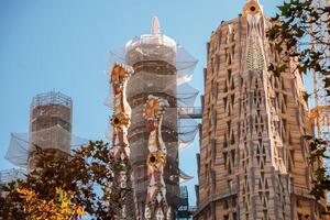 Nahansicht von Sagrada familia Türme mit Gerüst, Barcelona, Spanien foto