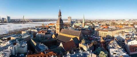 schön Antenne riga Aussicht von über. foto