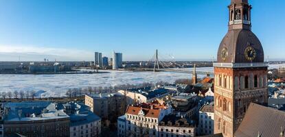 schön Antenne riga Aussicht von über. foto