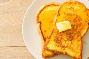 French Toast mit Butter und Honig foto