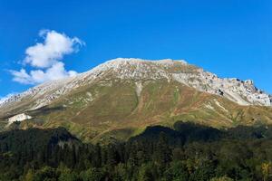 schön Berg Landschaft - - Aussicht von montieren oshten im das Kaukasus, Russland foto