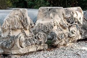 Hauptstädte von Antiquität Säulen gestapelt beim archäologisch Seite? ˅ im Myra, Truthahn foto
