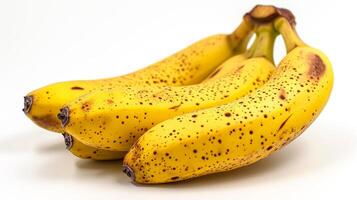 ai generiert reif entdeckt Bananen auf ein Weiß Hintergrund foto