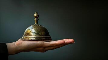 ai generiert Restaurant Glocke Jahrgang mit Hand. das Glocke von ein Psychologe foto