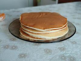 appetitlich hausgemacht Süss Pfannkuchen foto