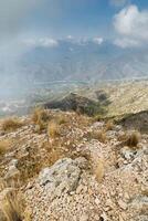 ein Aussicht von das Täler Umgebung istan von das Berg von Marbella foto