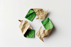 ai generiert Grün recyceln Symbol auf Weiß Hintergrund. Recycling Zeichen zum Welt Schutz, ökologisch Umfeld, Null Kohlenstoff Dioxid Emissionen foto