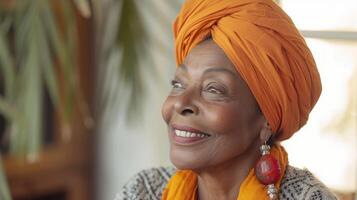 ai generiert lächelnd Mitte alt afrikanisch amerikanisch Frau mit Orange Kopftuch. schön schwarz Frau im beiläufig Kleidung mit traditionell Turban beim Zuhause Lachen. foto