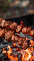 ai generiert Mann Grills Schaschlik Kebab Über Flammen, brutzelnd mit Köstlichkeit Vertikale Handy, Mobiltelefon Hintergrund foto