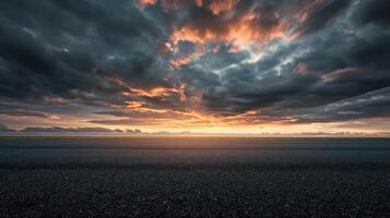 ai generiert dunkel dramatisch Himmel Horizont Epos Sonnenuntergang Wolken Landschaft mit schwarz Asphalt Fußboden foto