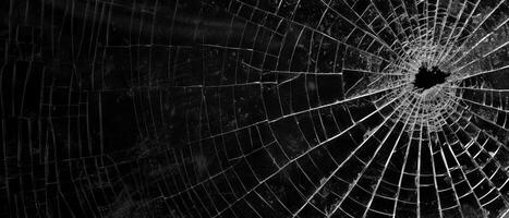 ai generiert Spinnennetz Riss auf dunkel Oberfläche foto