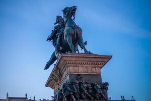 Mailand, Italien 15.12.2023. Monumento ein vittorio emanuele ii foto