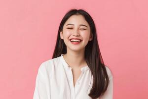 ai generiert schön jung asiatisch Frau lächelnd lebhaft Stehen im Rosa isoliert Studio Hintergrund foto