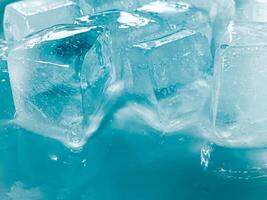 Eiswürfel Hintergrund, Eiswürfel Textur, Eiswürfel Tapete, Eis hilft zu Gefühl erfrischt und cool Wasser von das Eiswürfel hilft das Wasser Aktualisierung Ihre Leben und Gefühl gutes.Eis Getränke zum Erfrischung Geschäft foto