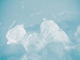 Eiswürfel Hintergrund, Eiswürfel Textur, Eiswürfel Tapete, Eis hilft zu Gefühl erfrischt und cool Wasser von das Eiswürfel hilft das Wasser Aktualisierung Ihre Leben und Gefühl gutes.Eis Getränke zum Erfrischung Geschäft foto