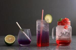 Schmetterling Erbse Limonade mit Zitrone und Wasser Melone Saft foto