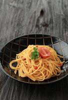 klassisch Italienisch Spaghetti Pasta mit Tomate Soße foto