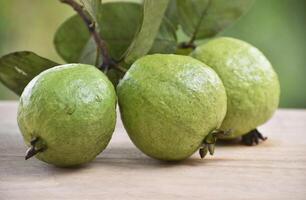 frisch Grün Guave, vitaminreich Wonne, ein platzen von Frische und Gesundheit im jeder saftig beißen foto