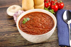 Spanisch traditionell Gazpacho Tomate Suppe foto