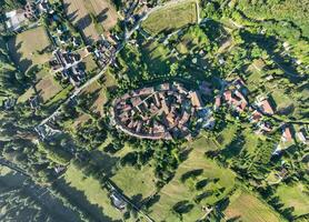 Antenne Aussicht - - Perouges, Frankreich foto