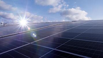Photovoltaik Solar- Paneele montiert auf Gebäude Dach zum produzieren sauber ökologisch Elektrizität beim Sonnenuntergang.Photovoltaik Paneele auf das Dachansicht von Solar- Paneele im das Gebäude, erneuerbar Energie Konzept foto
