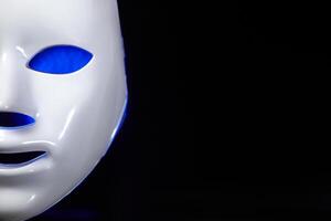 kosmetisch LED Maske. Konzept von ein Android Gesicht und ein virtuell Wirklichkeit Maske. foto