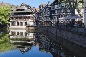 Straßburg, Frankreich, 2017, maison des Gerber und gezimmert Häuser entlang das krank Kanal, zierlich Frankreich Bezirk, Straßburg, Elsass, bas Nashorn Abteilung, Frankreich foto