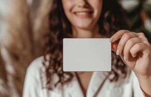 ai generiert Frau präsentieren ein leer Geschäft Karte, persönlich branding Konzept foto