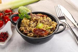 Bulgur mit Lamm und Gemüse foto