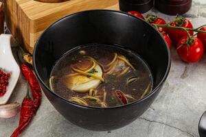 japanisch Miso Suppe mit Hähnchen foto