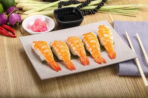 japanisch Küche - - Sushi mit Garnele foto