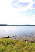 Sommer- Landschaft. Ural Berge Fluss foto