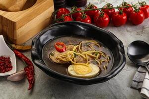 japanisch Miso Suppe mit Hähnchen foto