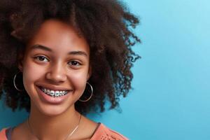 ai generiert lächelnd afrikanisch amerikanisch Mädchen mit Dental Hosenträger foto
