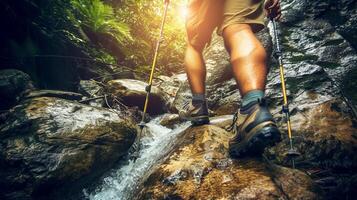 ai generiert aktiv Wanderer mit gesund Beine im Wandern Schuhe und Stöcke, Trekking durch schön Wald Landschaft foto