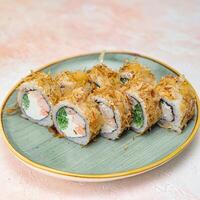 Teller von Sushi auf Restaurant Tabelle foto