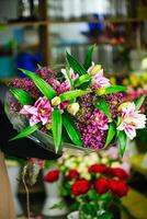 Blumen im Vase, ein charmant Strauß von bunt blüht foto