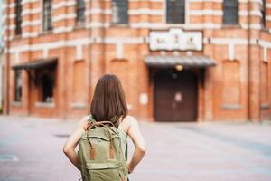 Frau Reisender Besuch im Taiwan, Tourist Besichtigung beim rot Haus oder alt Theater im Ximen, Taipeh Stadt. Wahrzeichen und Beliebt Sehenswürdigkeiten. Asien reisen, Ausflug und Ferien Konzept foto