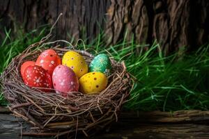 ai generiert bunt gemalt glücklich Ostern Eier im Vögel Nest Korb auf rustikal hölzern foto