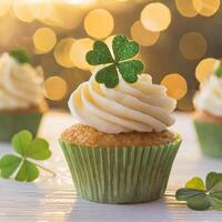 ai generiert st Patrick's Tag Konzept , Cupcake mit Kleeblatt Topper, irisch Heilige Feier foto