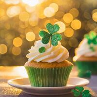 ai generiert st Patrick's Tag Konzept , Cupcake mit Kleeblatt Topper, irisch Heilige Feier foto